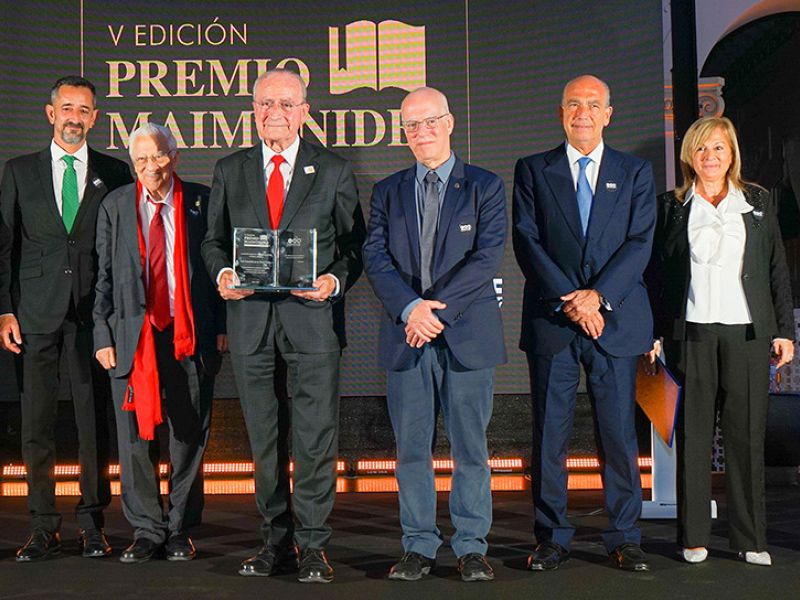 El Alcalde de Málaga, Francisco de la Torre recibe el Premio Maimónides