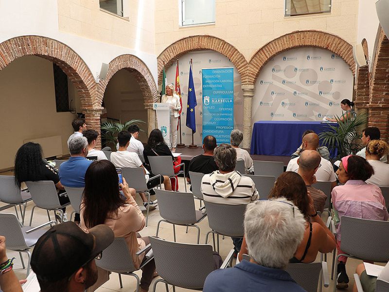 Entrega de diplomas de los cursos presenciales del programa municipal de formación