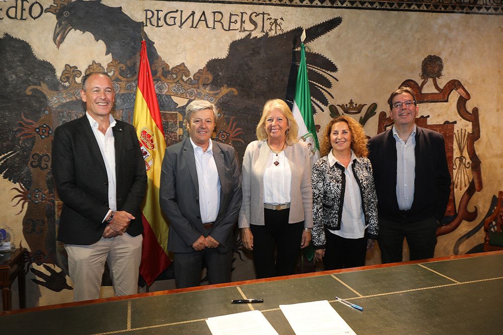El Ayuntamiento renueva su apoyo a la Asociación de Autismo Ángel Rivière para garantizar la continuidad de programas como el acompañamiento en el aula y las actividades de ocio y tiempo libre