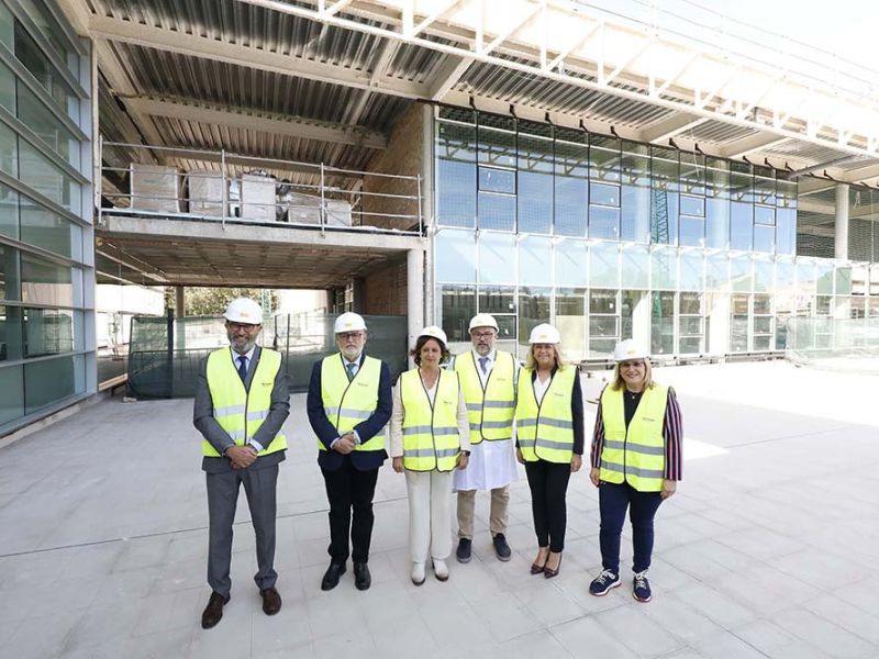 La consejera de Salud visita el secuenciador genómico del Hospital Costa del Sol del que se benefician al año 400 pacientes
