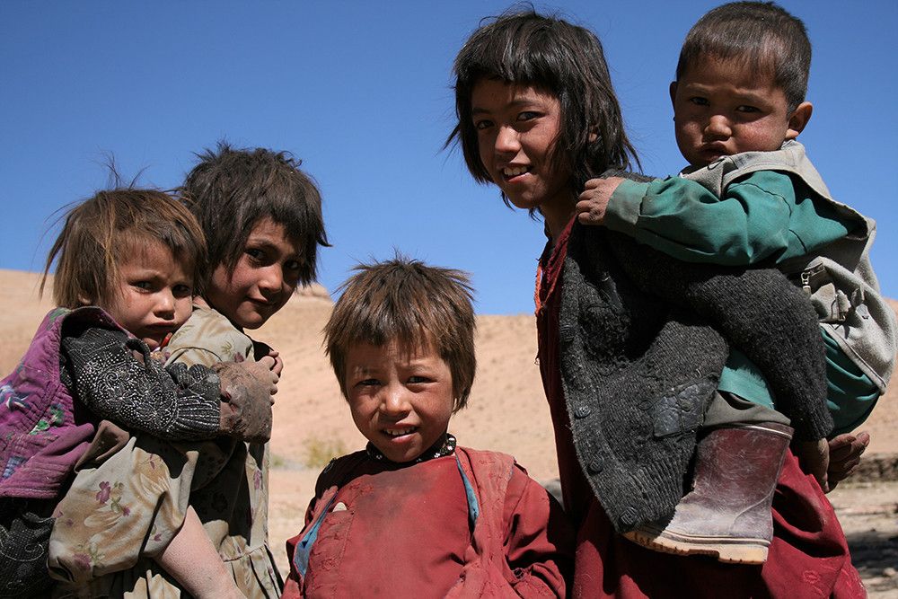 Mujeres y niños son los más perjudicados por el fracaso occidental en Afganistán, que hoy cumple dos años