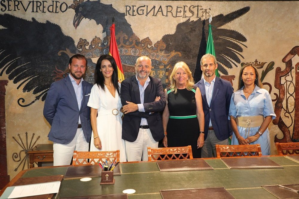 La regidora se reúne con la nueva junta directiva de la AECC