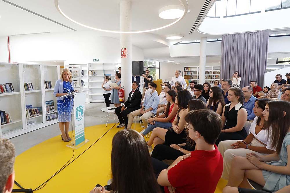El Ayuntamiento reconoce a la veintena de estudiantes con mejores expedientes académicos de Bachillerato del municipio