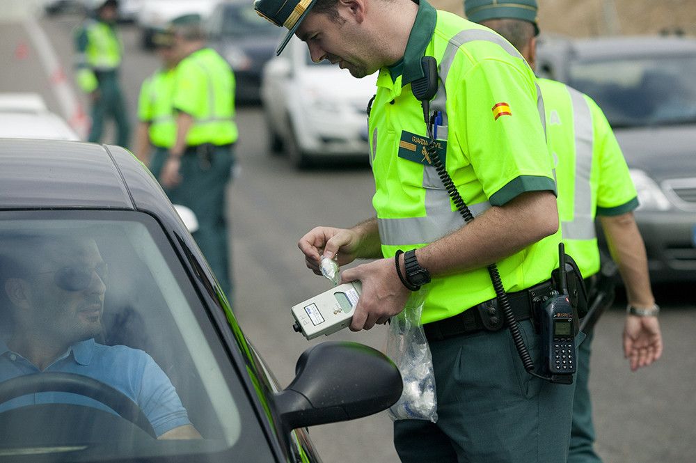 Tráfico realiza esta semana una campaña de controles de alcohol y drogas