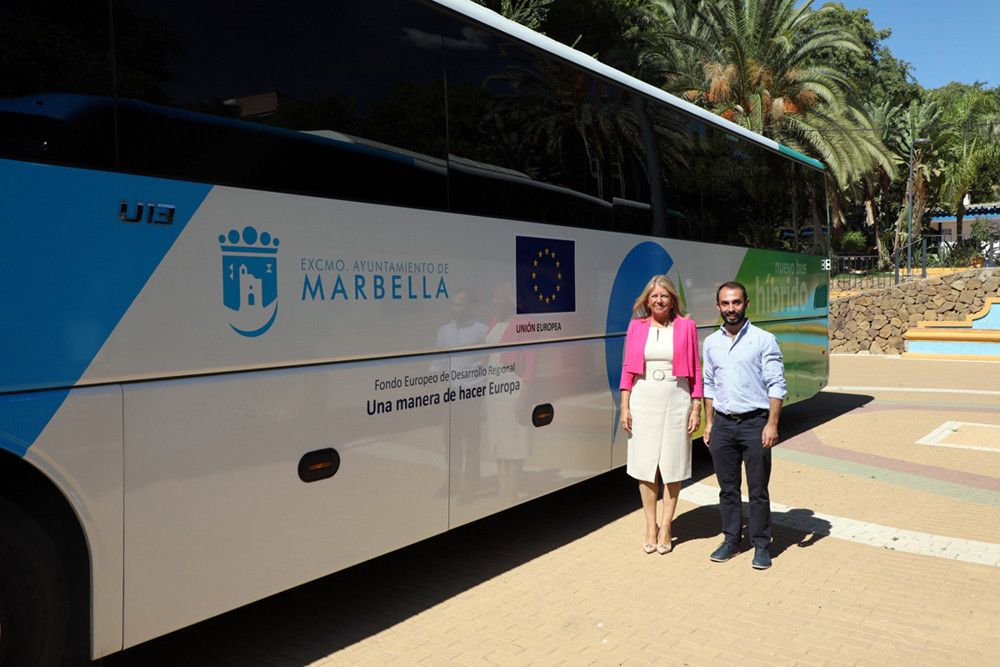El Ayuntamiento refuerza la flota de transporte escolar con tres nuevos autobuses híbridos que reducen en un 50% las emisiones de CO2