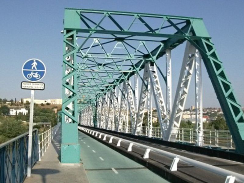 Adjudicado el estudio de viabilidad para convertir en reversible el puente de Hierro de San Juan (Sevilla)