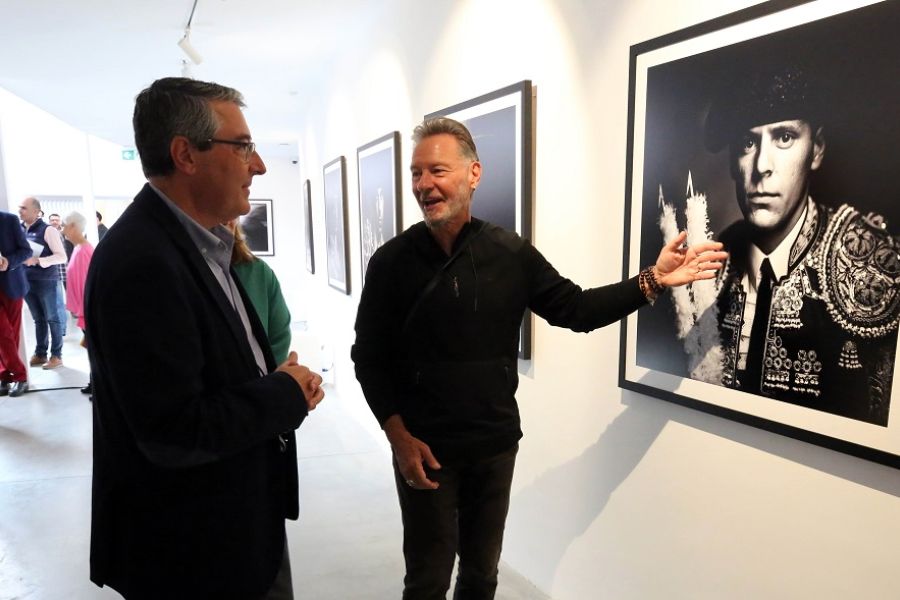 El fotógrafo Sandro Miller exhibe en La Malagueta por primera vez su colección El Matador, un homenaje al mundo del toreo