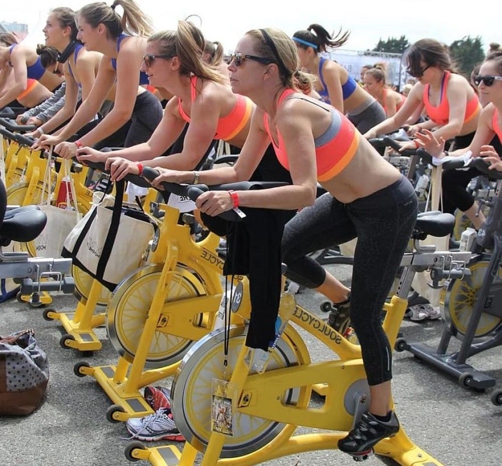 La playa de La Salida acogerá los días 12 y 14 de agosto clases de "spinning" gratuitas para usuarios del Carnet del Deportista
