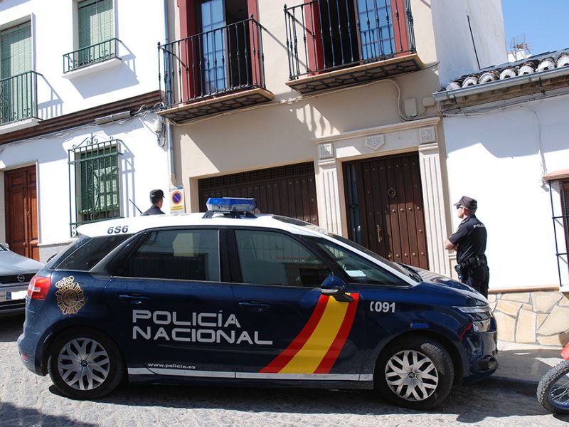 La Policía Nacional detiene en Málaga a un casero que escalaba al piso de una vecina para masturbarse en presencia de una menor