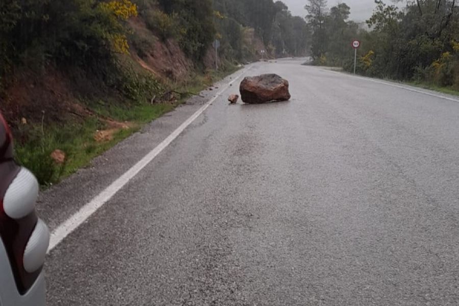 Cortada la carretera de El Burgo a Casarabonela por el desbordamiento del Arroyo de las Doncellas