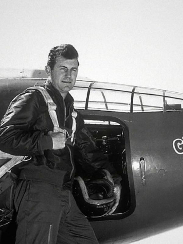 Muere Chuck Yeager, el primer piloto en romper la barrera del sonido