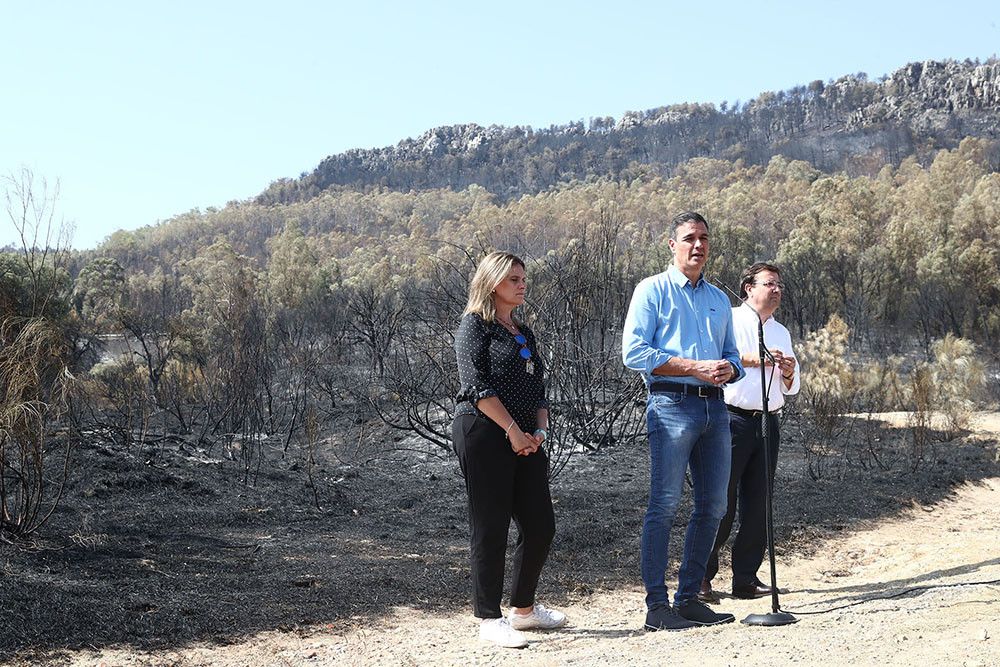 Pedro Sánchez visita las zonas afectadas por los incendios en Extremadura