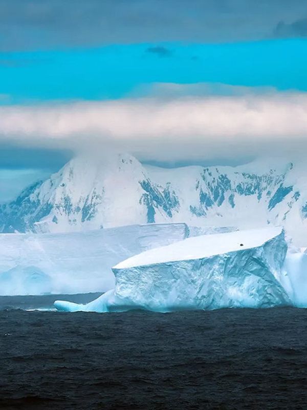 Un témpano gigante se desprende de la Antártida y pone en alerta a los científicos argentinos