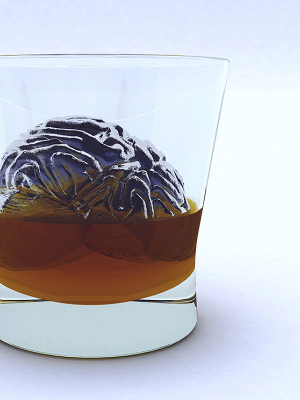 El alcohol daña el cerebro incluso después de dejar de beber y perpetúa la adicción