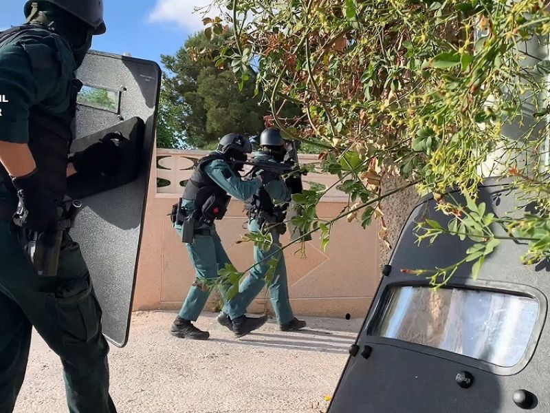 Cuatro agentes de la Guardia Civil heridos por arma de fuego en una operación contra el narcotráfico en Alicante
