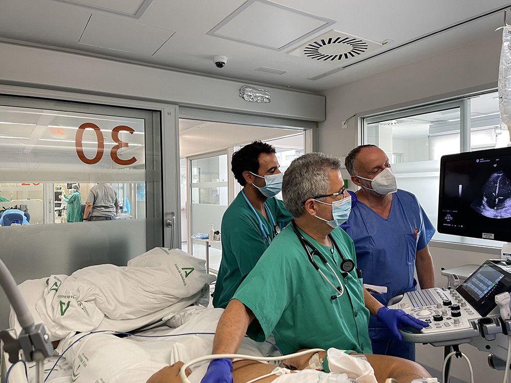 El Hospital Regional de Málaga, acreditado para formar a profesionales en el manejo de ecografías en pacientes críticos