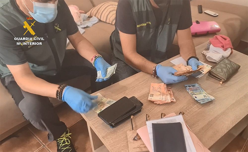 La Guardia Civil desarticula tres grupos criminales encargados de vender droga en varias localidades de las provincias de Málaga y Sevilla