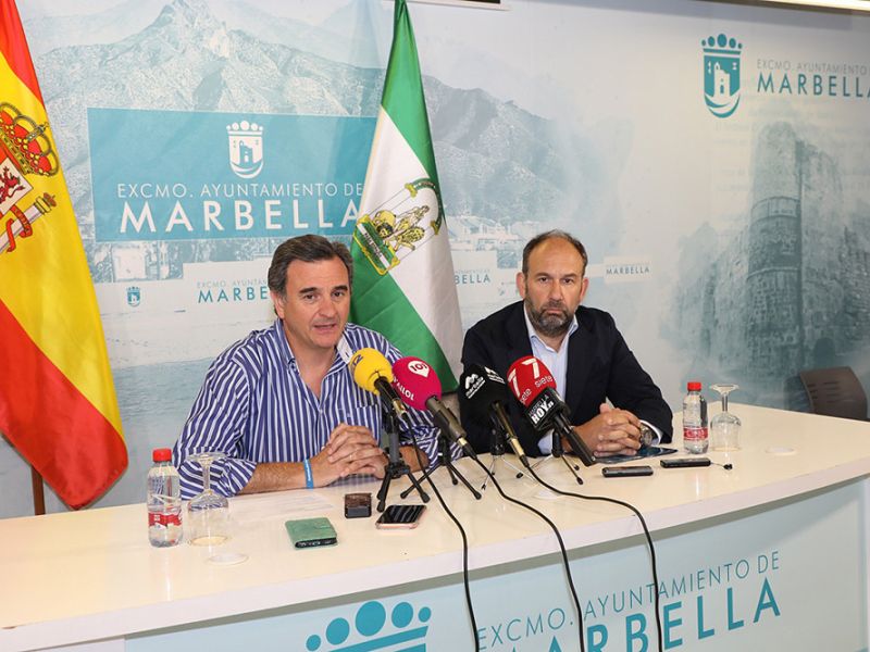 El Ayuntamiento refuerza la promoción de Marbella en los principales mercados nacionales con una campaña en la que la ciudad protagoniza 400 paneles de mobiliario urbano digital y centros comerciales