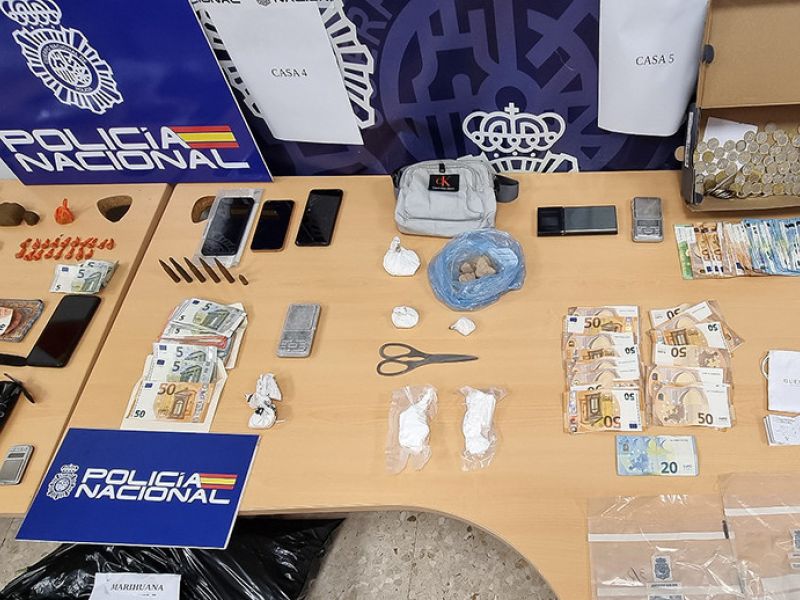 La Policía Nacional desmantela un punto de venta de droga en Málaga y detiene a diez personas
