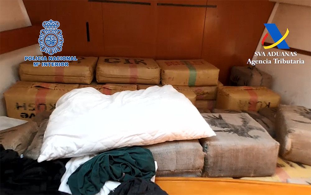 Interceptado un "narcovelero" que se dirigía a costas españolas con unas seis toneladas de hachís