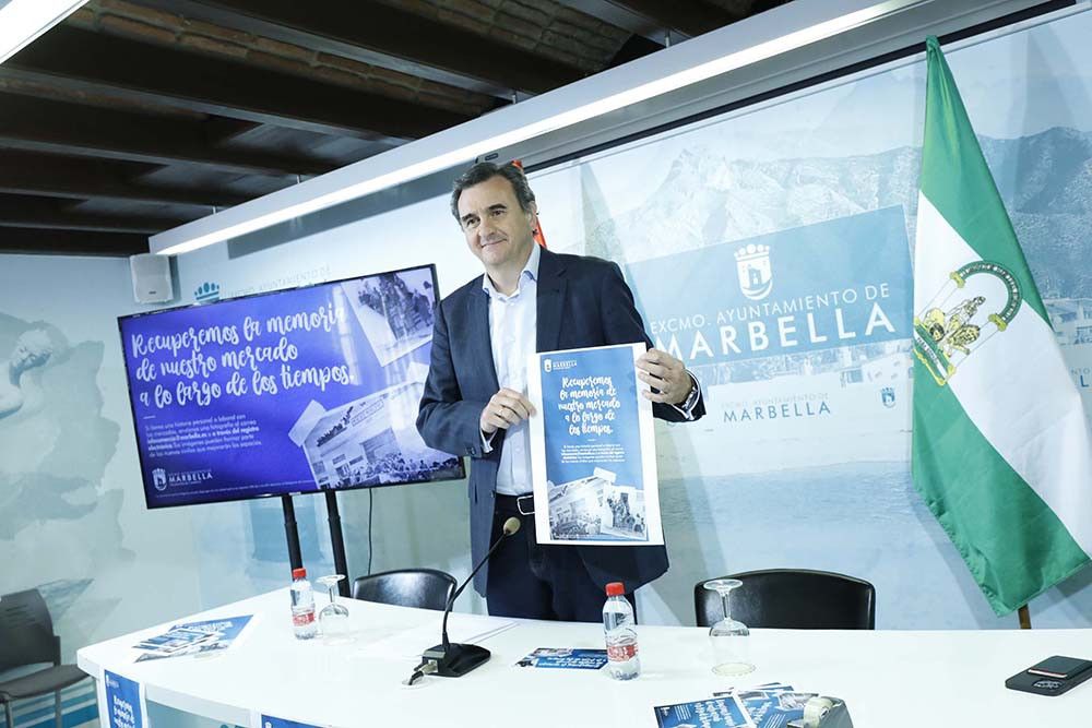 El Ayuntamiento impulsa una campaña para recuperar la memoria de los mercados municipales a través de la recopilación de fotos de la ciudadanía para decorar los vinilos del Central