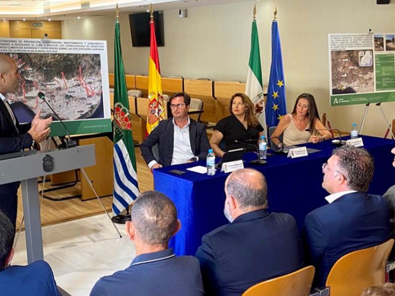 La Junta destina 4 millones a 60 nuevas actuaciones en cauces y ramblas del Poniente de Almería
