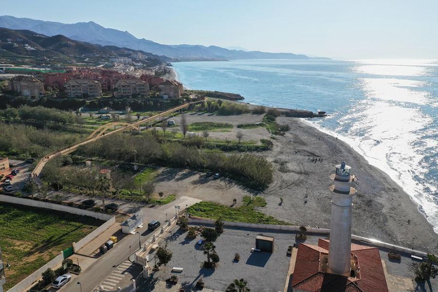 La Diputación destina 1,2 millones a la Senda Litoral en Torrox, donde construirá una pasarela de madera de 165 metros