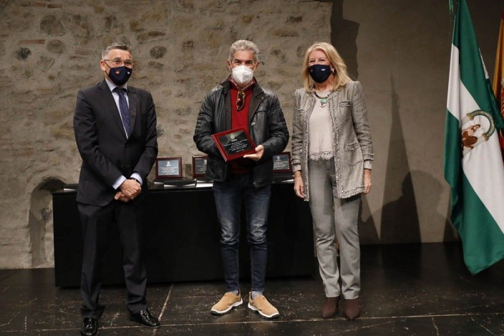 El Ayuntamiento reconoce la solidaridad de los clubes deportivos de San Pedro Alcántara por su colaboración en la recogida de alimentos en colegios a favor de Cáritas