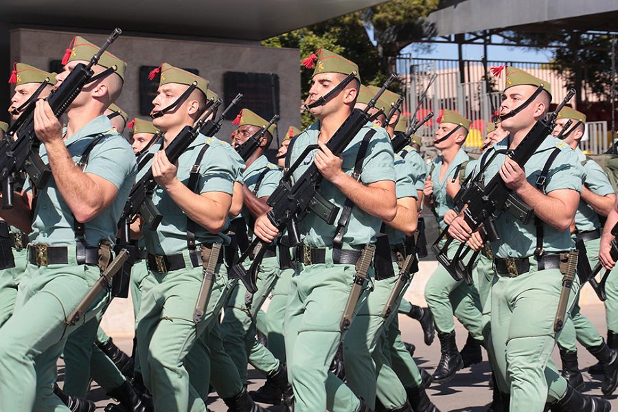 La ministra de Defensa visita en Viator a la brigada de La Legión que desplegará en noviembre misiones en Irak y Líbano