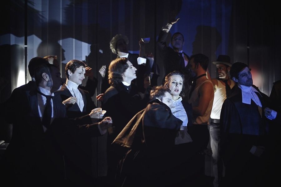 La compañía madrileña TeatroLab trae al MVA su obra Gross Indecency (Los tres juicios a Oscar Wilde)