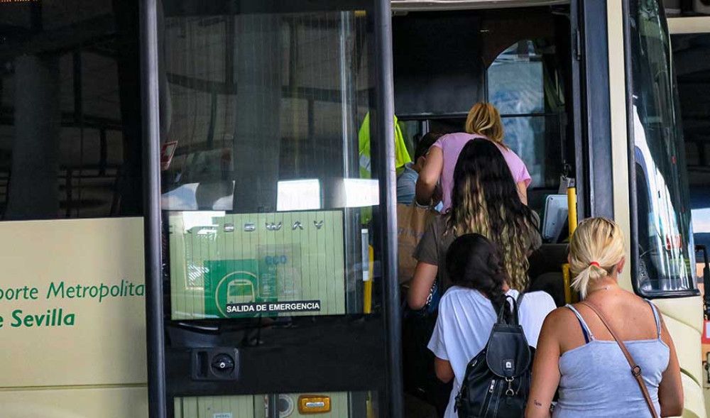 Entran en vigor las nuevas tarifas de la tarjeta del Consorcio en el transporte público de Andalucía