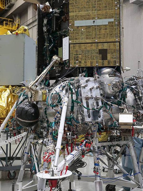 Tras numerosos retrasos, Rusia asegura que lanzará su misión lunar el viernes