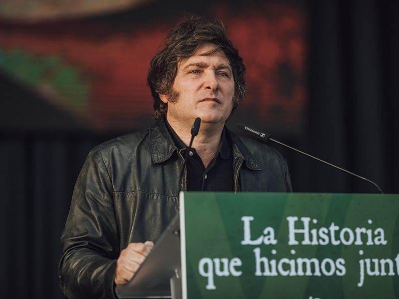 Javier Milei gana las elecciones y afirma que "hoy comienza la reconstrucción de Argentina"