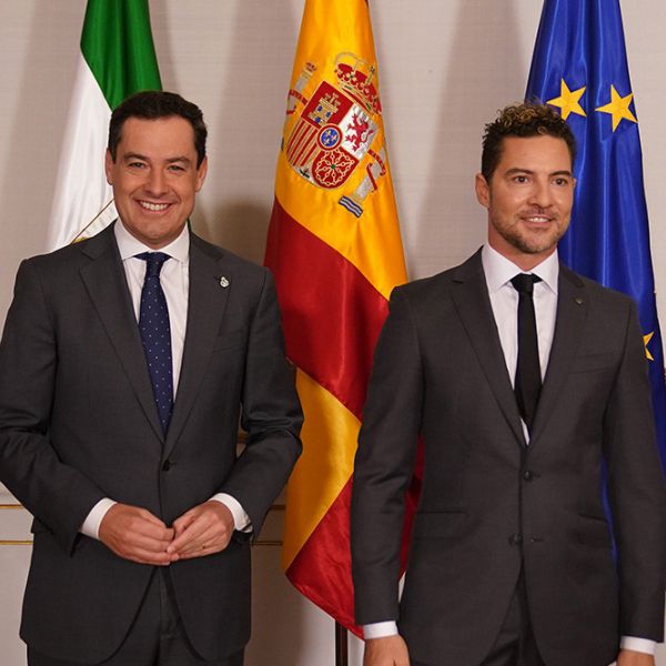 El presidente andaluz recibe en San Telmo a David Bisbal, ejemplo de talento que lleva la Marca Andalucía por todo el mundo