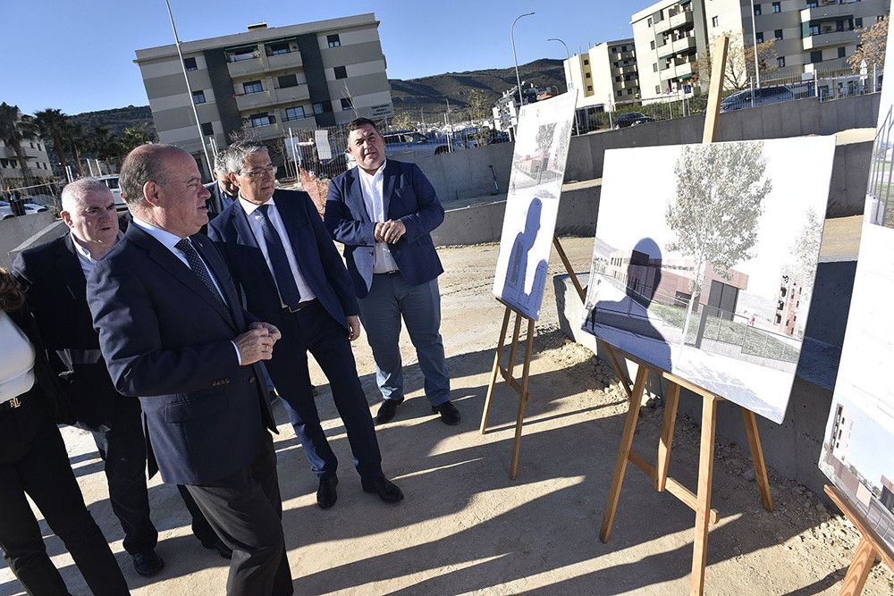 Las obras de urbanización del terreno en el que se levantará el nuevo parque de bomberos de Antequera se encuentran al 70% de ejecución