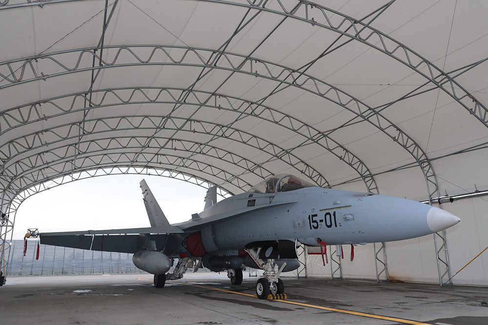 El piloto del F-18 que se ha estrellado en la Base Aérea de Zaragoza ha logrado eyectarse y su vida no corre peligro