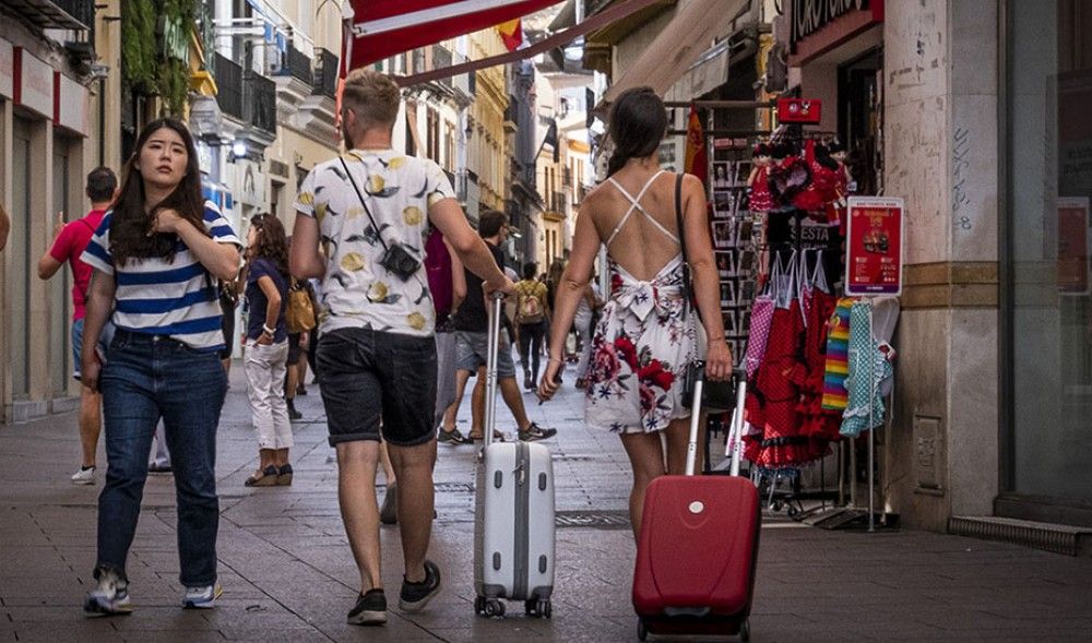 La ocupación en alojamientos hoteleros y casas rurales en el puente del Pilar alcanzó el 52% en Andalucía