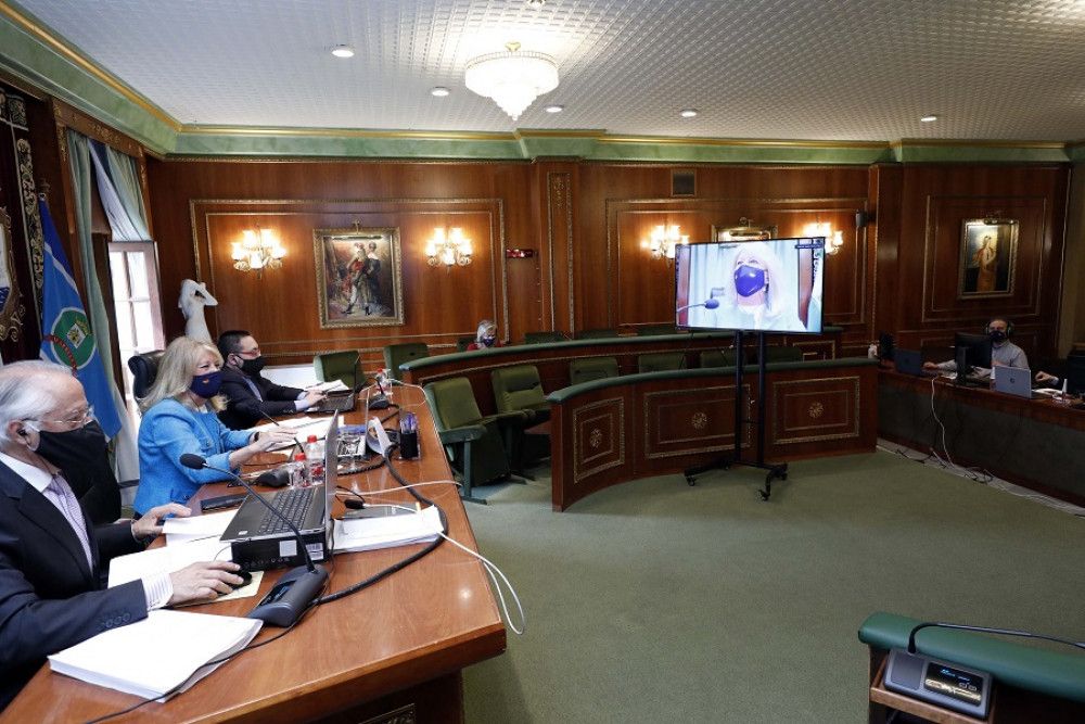 El Ayuntamiento reclama al Gobierno un reparto equitativo de las ayudas directas para el sector turístico y más vacunas para acelerar la inmunización