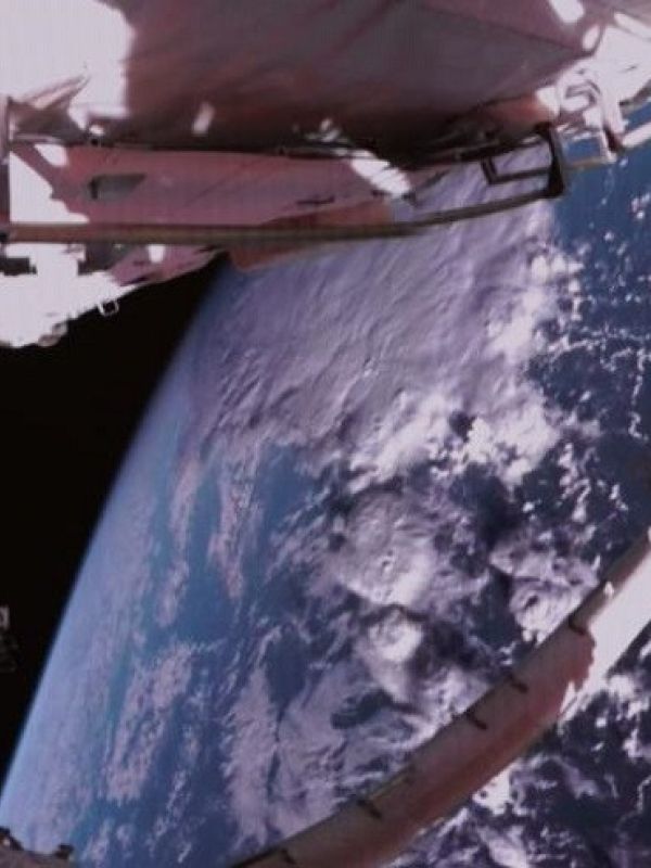 "Paseo" espacial de los astronautas chinos para realizar labores en el exterior de la estación espacial en construcción