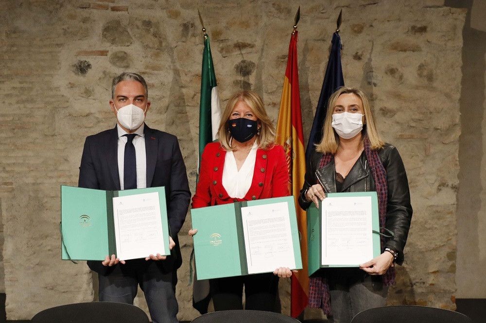 El Ayuntamiento y la Junta de Andalucía firman la cesión de un tramo de tres kilómetros de la carretera de Ronda a su paso por San Pedro Alcántara para impulsar el desdoblamiento y una gran avenida