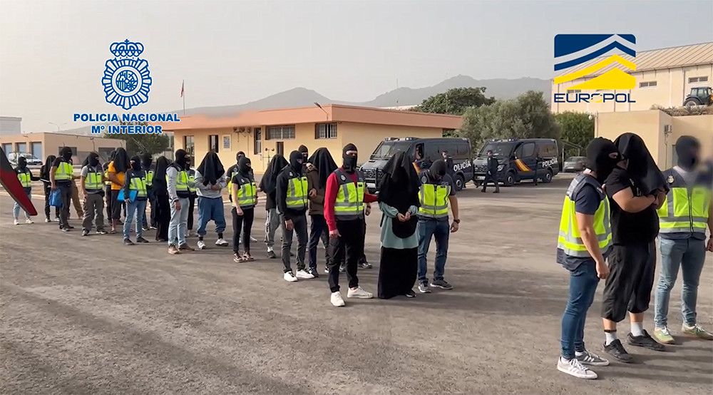 La Policía Nacional detiene a once personas acusadas de adoctrinar a jóvenes en los postulados de DAESH