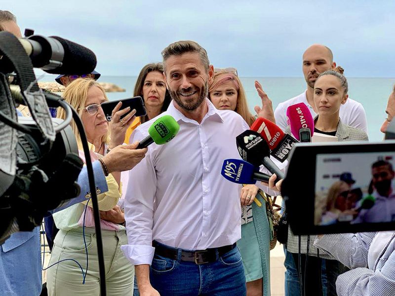 El candidato de Ciudadanos se compromete a aumentar en Marbella las partidas de igualdad, violencia de género y diversidad sexual