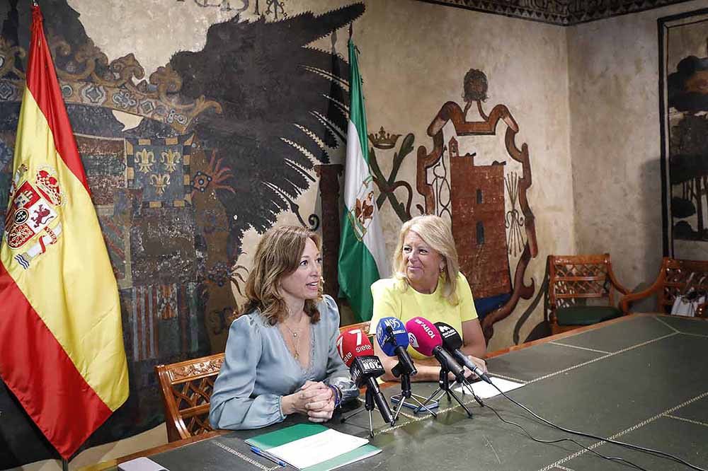 La alcaldesa aborda con la delegada del Gobierno andaluz en la primera visita institucional del mandato actuaciones en marcha y nuevos proyectos para la ciudad