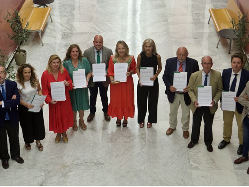 La consejera de Educación firma un acuerdo para reforzar la red de centros concertados con 265 docentes más