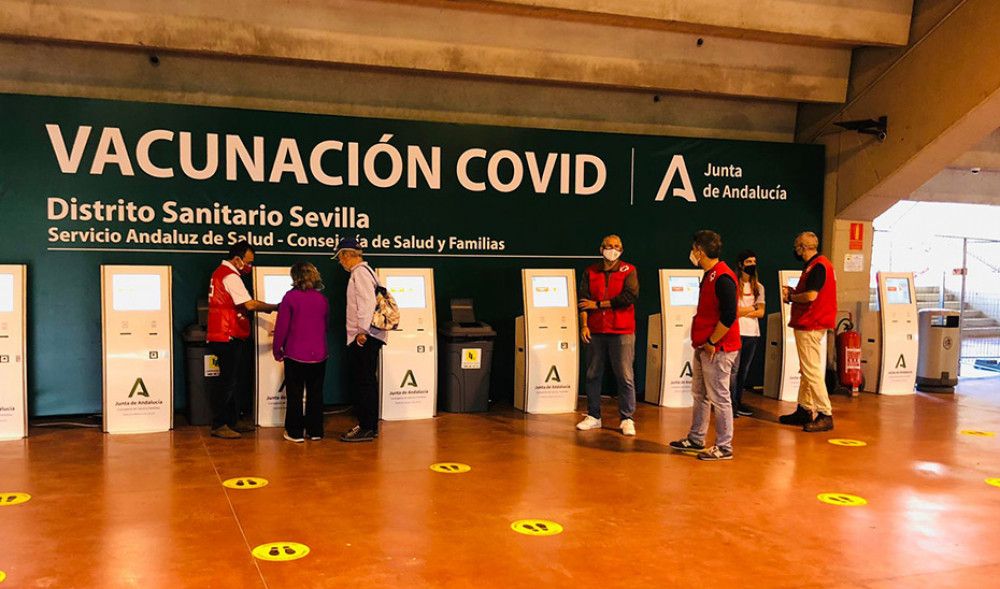 Andalucía abre mañana la autocita para vacunarse contra el COVID-19 a los nacidos en 2002 y 2003 y el jueves a los de 2004 y 2005