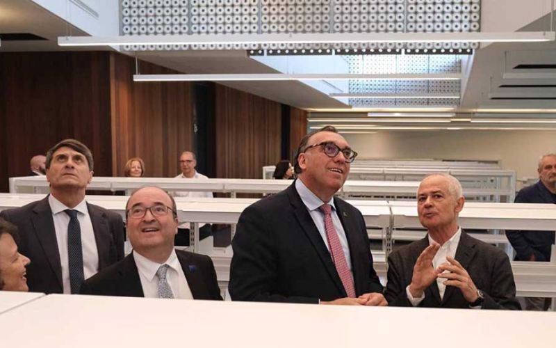 El Gobierno central entrega las llaves de la Biblioteca del Estado en Córdoba a la administración autonómica
