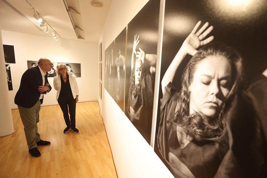 Las muestras fotográficas ‘Por! Malagueñas’ y \'AY! (Mujer flamenca)’ de Ana Torralva en el MVA abren la VIII Bienal de Arte Flamenco de Málaga