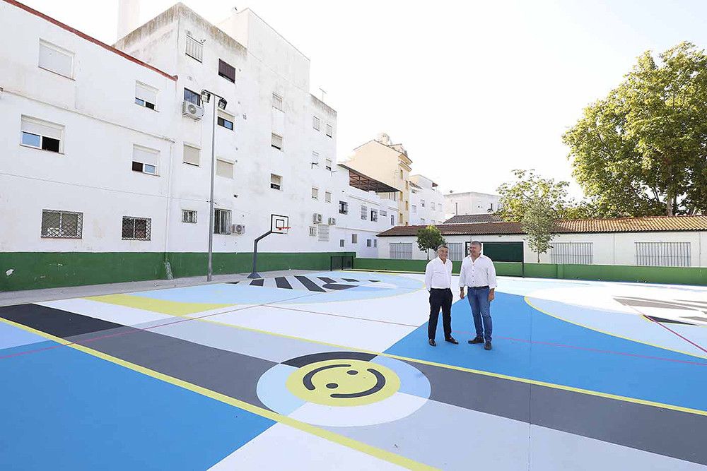 El Ayuntamiento destina este año cerca de 230.000 euros a la conservación y mantenimiento de los colegios de San Pedro Alcántara