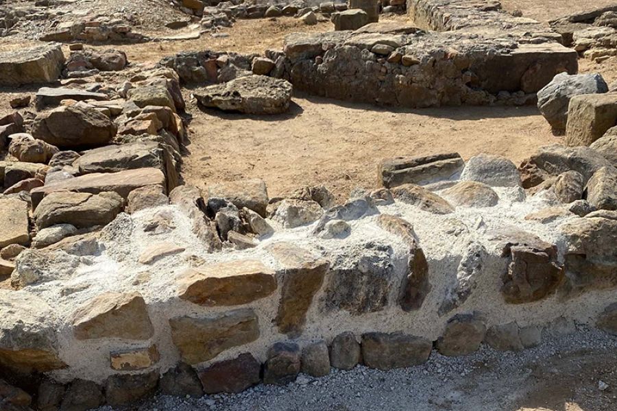 Comienzan las obras para la recuperación del yacimiento arqueológico del Castillo de la Duquesa en Manilva