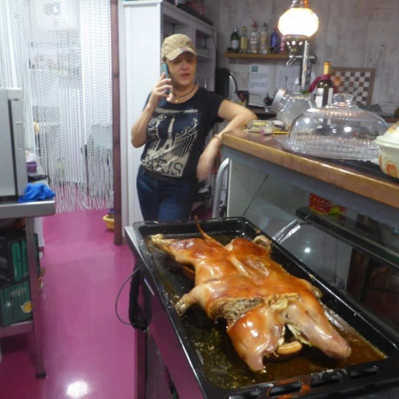 "La Esquinita del Mercado" incluye los asados en sus menús de Navidad